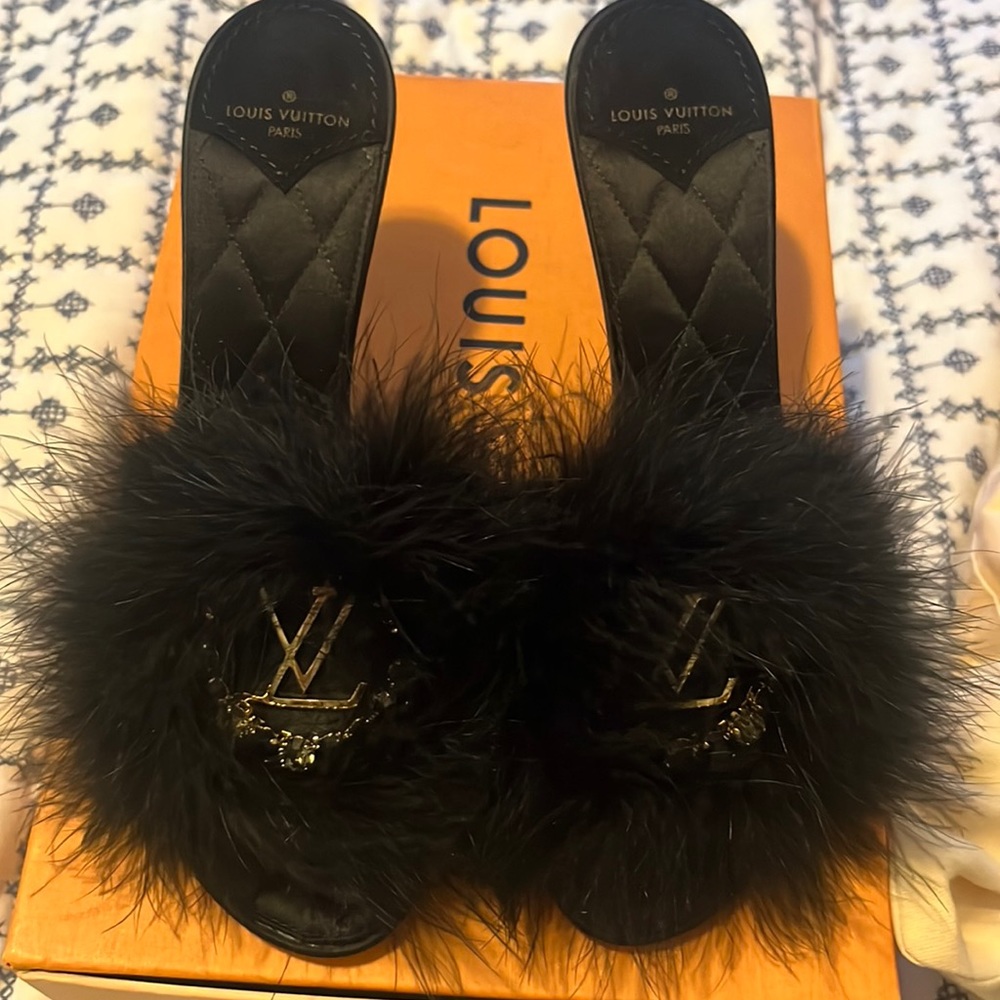 NEW Louis Vuitton Marilyn mule high heels black fur and satin size 40 AUTHENTIC